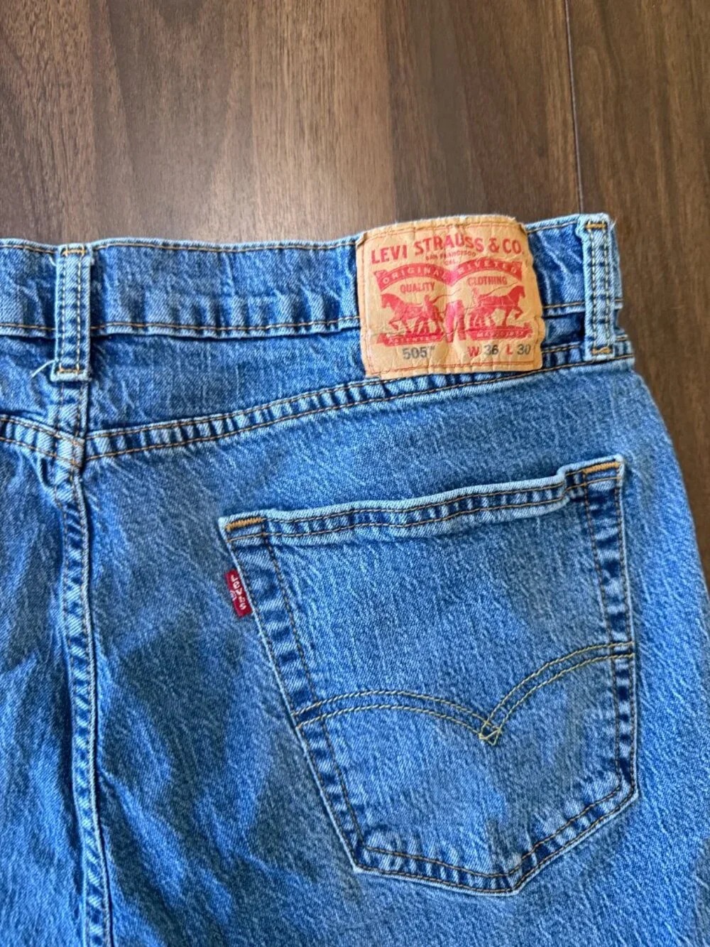 Levi Mens Jeans Medium Wash Blue 36x30 - Picture 2 of 15